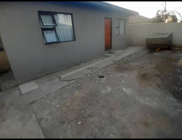 10 BEDROOM HOUSE FOR SALE IN ROODEPOORT